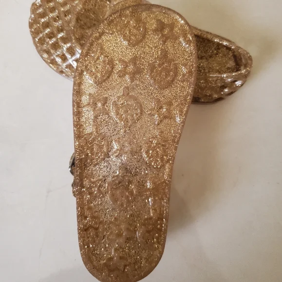 🚫🚫SOLD🚫🚫Glittery Gold water sandals for girl size 9 - Picture 4 of 4